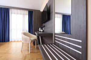 Hotelmöbel - System Phuket - Garderobe mit Spiegel - Hoteleinrichtungsystemen